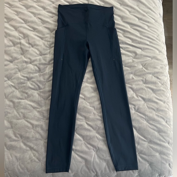 Lululemon Power Thru High-Rise Tight 25” Size 6 in True Navy - Picture 2 of 4